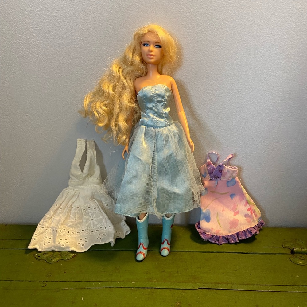 Singing Taylor Swift doll